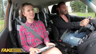 ���াল ড্রাইভিং স্কুল শিক্ষার্থী ক্রয় প্রশিক্ষক Emilia Argan একটি কফি আগে বহিরঙ্গন fuck