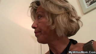 Antiga gossa li encanta xuclar la seva enorme polla