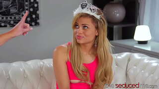 ���ंगली MILF Spanked र पाला प्यारा किशोर