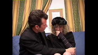 ���ါးဆယ်တစ်နှစ်ကြားရှိအ hankering အတွက်ငယ်ရွယ်ကြက်-Clarissa၊အလိုဆန္ဒ၊ကြင္းရိသတိထားပါ။