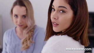 ���ोटा मोना नीले और गिनेबरा बेलुची का प्रसार उन सुंदर बट गाल पाने के लिए गधा बकवास के बाद एक, और एक थरथानेवाला के साथ खेल! पूरा झाड़ और 1000s अधिक पर Private.com!