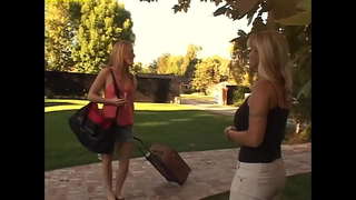 ���ານວິທະຍາໄລເດັກຍິງຜູ້ທີ່ຖືບໍ່ມີຫຍັງກັບຄືນໄປບ່ອນ-ແອນນາ,Cali,Erika ນຈໍາ Halston,Aniko,ຕໍ່