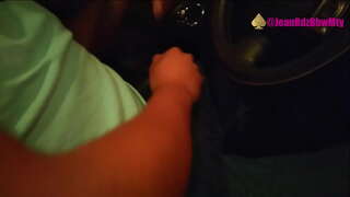 Kierowca uber pieprzy się ze mną, pokazując cycki po mieście