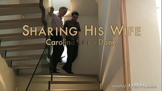 MAMMA MILF ņem divus lielus gaiļus