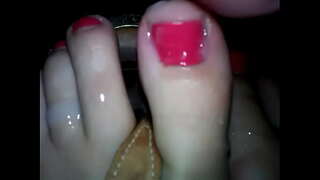 Ã�ィーンか兼足元のサンダル