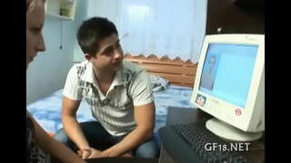 Nare chick laat haar lang bene.