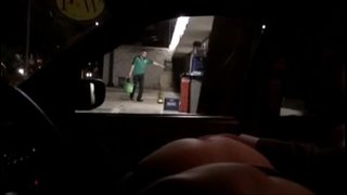 ʹ� Exhibicionista mostrando el culo a estra&amp;Muñoz;os en el 자동차 M&amp;드라이브 xico DF
