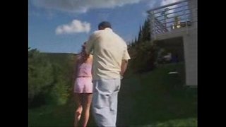 Salbaheng Maliit Na Brown Ang Buhok