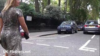 Sexy bath blonde Ashley Rothaichean a-muigh exhibitionism agus neo-dhreuchdail voyeur babe