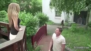 Pieni hoikka Teini kusessa vuokranantaja, koska velkoja 