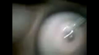 כאַווערטע פיעסעס מיט איר פּירסט ניפּאַלז 1