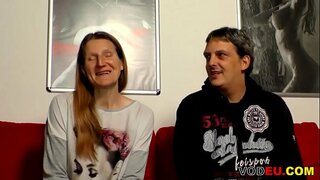 Փոքրիկ сиськастая գերմանական նման խենթ հարսանեկան արարողություն ստանում է կոշտ трах