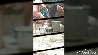 Селото bhabi покажува нејзината половина голо тело 2