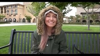 בלאָנדע 19 יאָר אַלט מיידל אויף דער ערשטער דאַטע