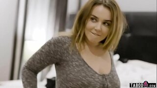 ���หญ่มองหน้าอก couchsurfer พยายามจะขโมยของจากคนงานของเธอ