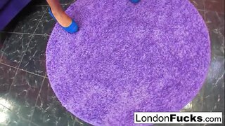 Азиялық қыз трахает өзіне