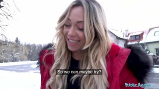 - Bahoaka Mpandraharaha Eoropeana sexbomb Jennifer Amilton firaisana ara-nofo eo amin&#039;ny hoditra farafara