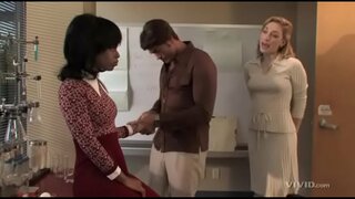 لا يصدق الرجل, قصة الهيكل XXX