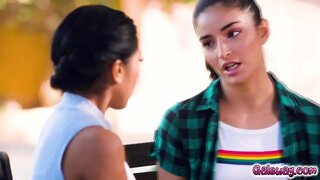 Ember اور یملی کی منصوبہ بندی ریورس کرنے کے لئے جادو