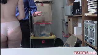 Increïble pits i meravellosa cul morena adolescent follar a l&#039;oficina, es corrompen cop