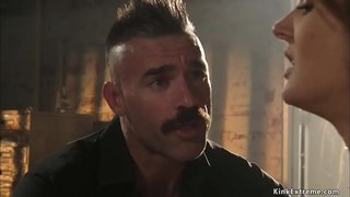 Mèt Charles Dera fwèt gagged ti bourik esklav Zoe Sparx lè sa a, nan pil chofè pozisyon bang pussy li ak gwo kòk chante nan kacho a