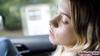 Khloe surrenders จาก Gias ความหลงไหแตะต้องเป็นเธอจับได้ขึ้นมาในช่วงเวลาเร่าร้อน